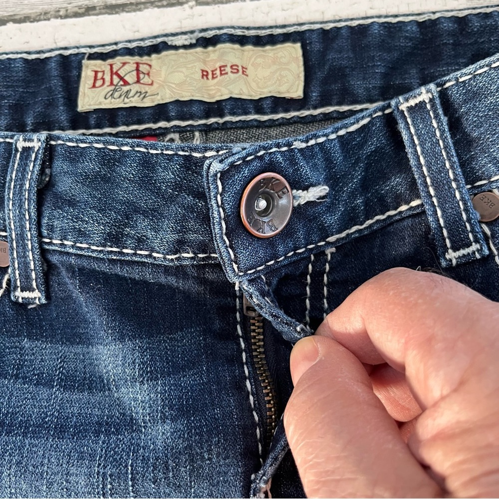 BKE Women’s Reese Capri Distressed Blue Denim Jeans Size 31X18 - Picture 3 of 11